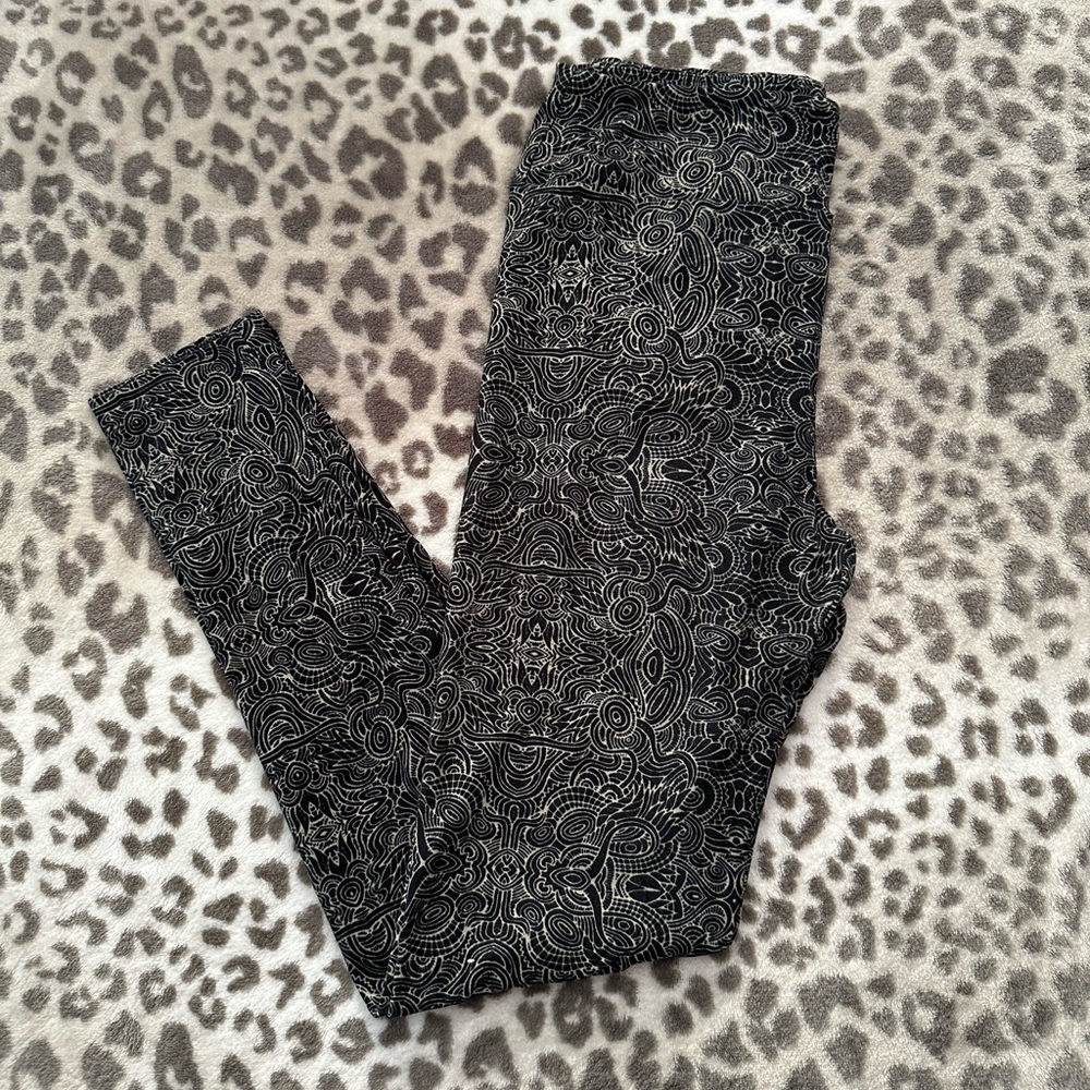 LuLaRoe Doodle Print Leggings in Black Tan One Size 2-10